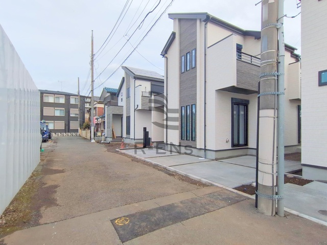【前面道路含む現地写真】 | 西東京市富士町６丁目　新築戸建て　B号棟 | 落ち着いた低層住宅街の一角、穏やかな街並みが広がります
