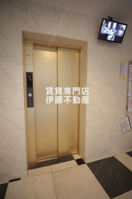 Ceres志賀本通のロビー|エレベーター（ドアセキュリティ型）※居室用鍵チップ内蔵の為鍵をかざさないと動きません又、お部屋の階以外は停まりません。