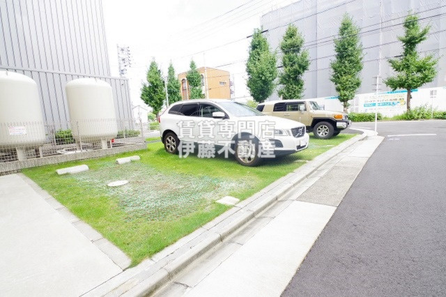 Ceres志賀本通の駐車場