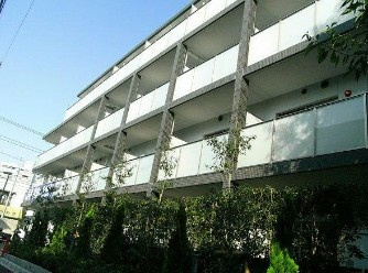 【外観】 | エスティメゾン新中野 | 鉄筋コンクリート造のがっちりとした建物。