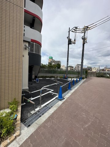 セレニテ放出リアンの駐車場