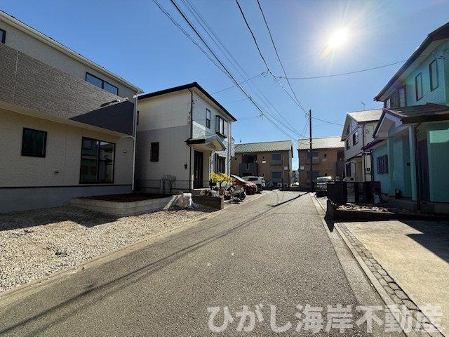 平塚市田村1丁目  新築戸建　の前面道路含む現地写真|11月17日撮影　建築中　現地外観