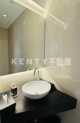 【洗面所】 | 井雅ビル | 忙しい朝には欠かせない洗面所です