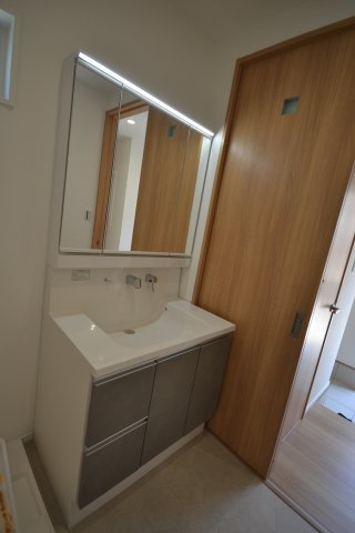 岸和田市下野町5丁目　新築戸建の独立洗面台