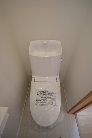 岸和田市下野町5丁目　新築戸建のトイレ