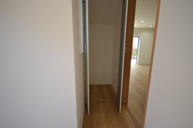 岸和田市下野町5丁目　新築戸建の収納|階段下収納もあり♪
