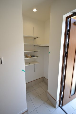 岸和田市下野町5丁目　戸建の収納|シューズインクローゼットで満足の収納力！！