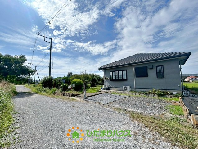 久喜市吉羽　中古一戸建ての前面道路含む現地写真