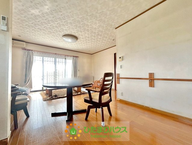 久喜市吉羽　中古一戸建ての居間・リビング