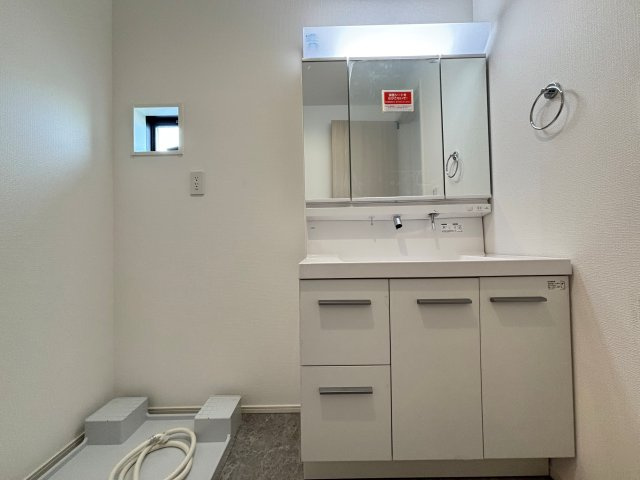 MELDIA千種区自由ヶ丘115①｜名古屋市の戸建ならホームアップの独立洗面台|三面鏡で朝の身支度に最適