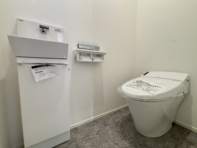 MELDIA千種区自由ヶ丘115①｜名古屋市の戸建ならホームアップのトイレ|2か所にトイレを完備。混み合う朝や来客時も安心の設計！