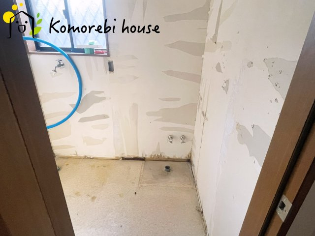 さいたま市北区別所町　中古一戸建ての独立洗面台|11/28　撮影