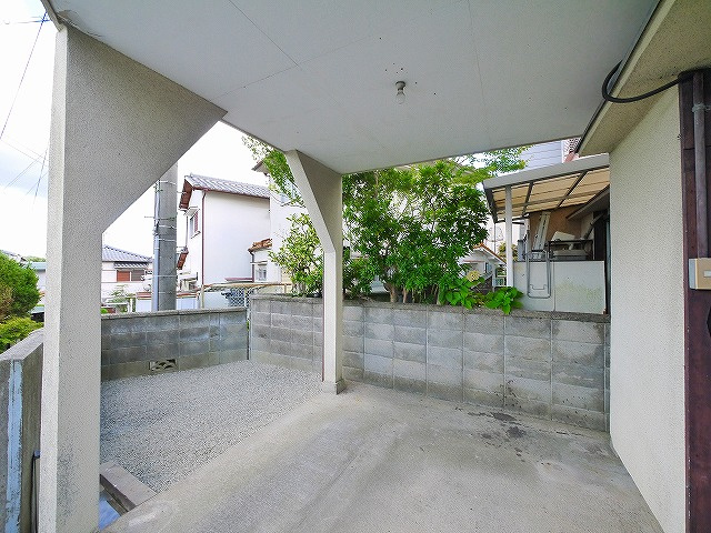 俵口町989-6戸建の駐車場