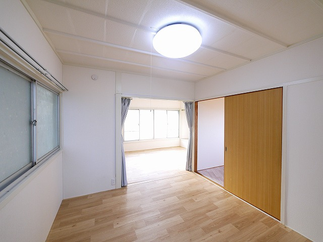 俵口町989-6戸建の洋室