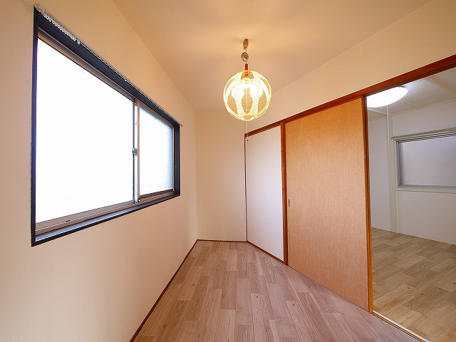 俵口町989-6戸建の洋室