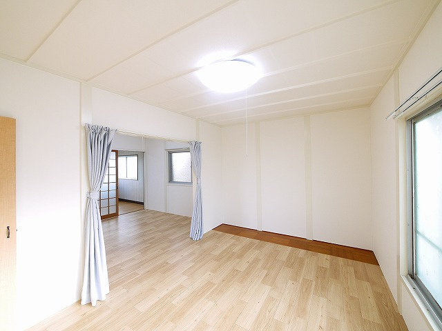 俵口町989-6戸建の洋室