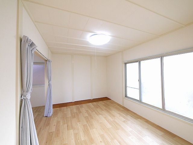 俵口町989-6戸建の洋室