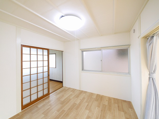 俵口町989-6戸建の洋室