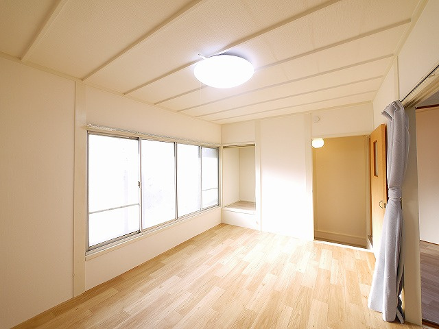 俵口町989-6戸建の洋室