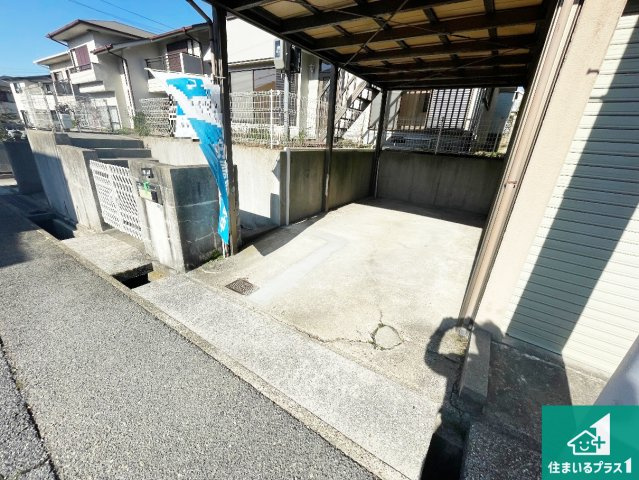 神戸市垂水区朝谷町　中古一戸建ての駐車場|駐車スペース！散水栓があるので、こまめに愛車を洗えます！