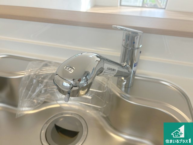 神戸市垂水区朝谷町　中古一戸建ての設備|浄水器を内蔵！炊飯時、お茶を作る時に安心してお水を使えます！お湯と冷水、浄水と原水、シャワーの切替えもワンタッチです！