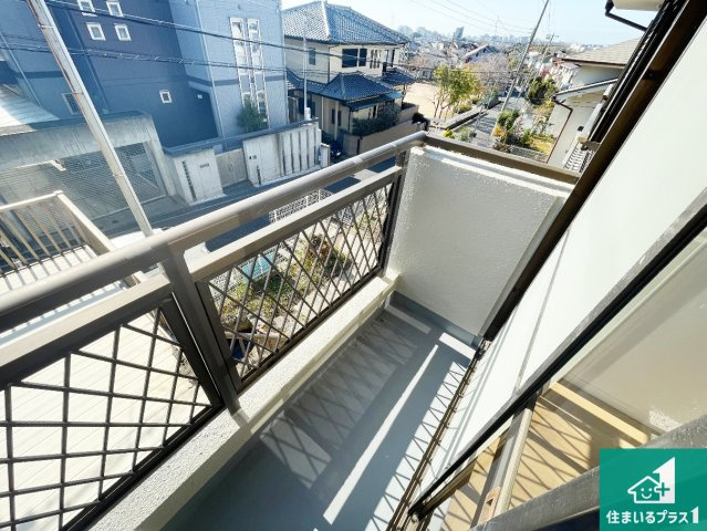 神戸市垂水区朝谷町　中古一戸建てのバルコニー|日当たりのよいバルコニー！お部屋が開放的に！