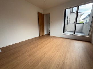 【洋室】 | 廿日市市住吉（廿日市駅）全3区画　NO3【外構込み】 | 2階　3部屋　バルコニー×2　収納付きでお部屋がスッキリ広く使えます。　
