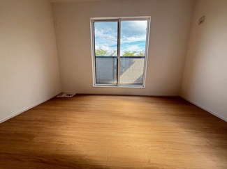 【洋室】 | 廿日市市住吉（廿日市駅）全3区画　NO3【外構込み】 | 2階　3部屋　バルコニー×2　収納付きでお部屋がスッキリ広く使えます。　