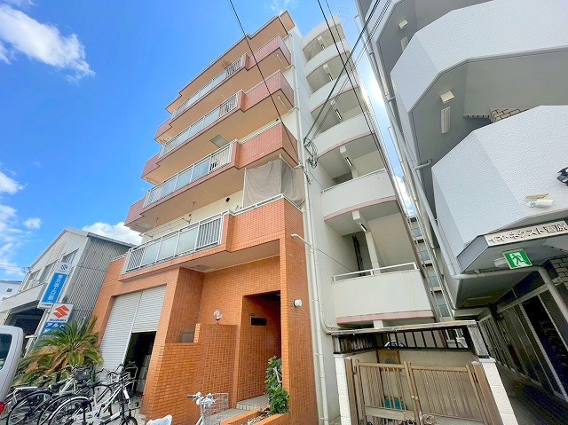 メガログリースの外観