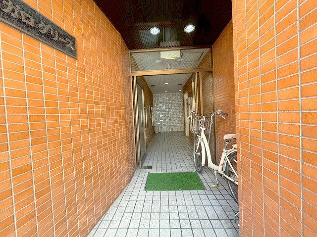 メガログリースのエントランス