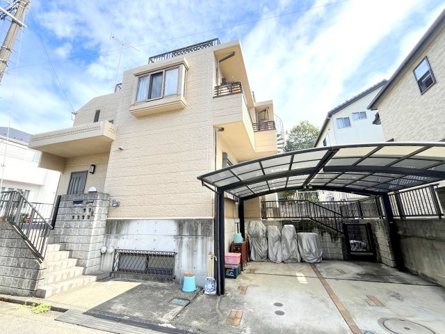 羽村市羽加美2丁目　ルーフバルコニーと地下室のある５LDKの邸宅の外観|屋上から花火も見えます！