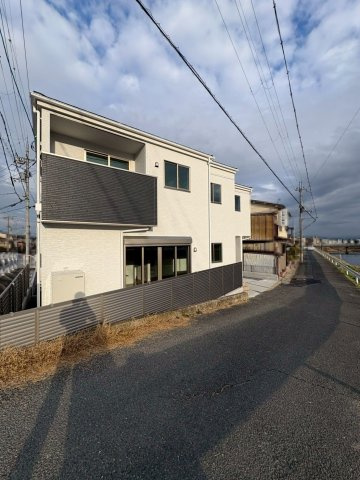 長岡京市滝ノ町1丁目の前面道路含む現地写真|全2区画の分譲地です。
落ち着いた住宅地です。