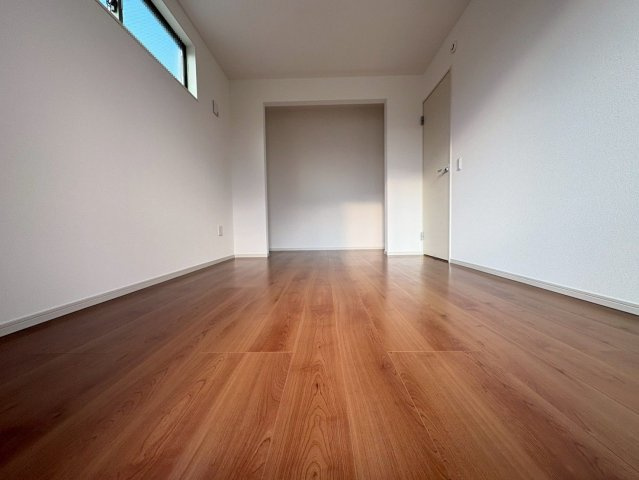 長岡京市滝ノ町1丁目の洋室|2階洋室約6帖。収納がしっかりと確保されています◎