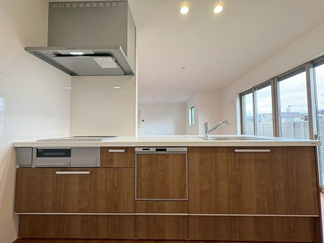 長岡京市滝ノ町1丁目のキッチン|対面式キッチンは、調理しながらご家族とコミュニケーションがとれます◎