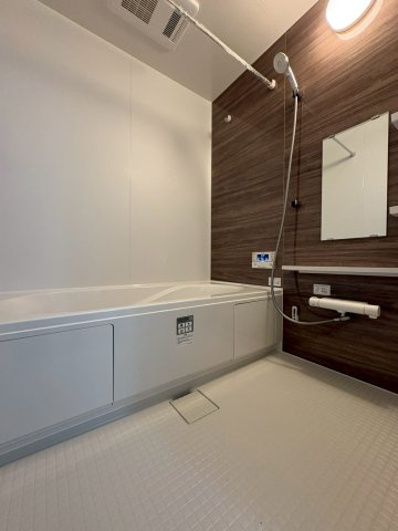 長岡京市滝ノ町1丁目の浴室|アクセントパネルがスタイリッシュな浴室。一日の疲れをしっかりと癒せそうです◎