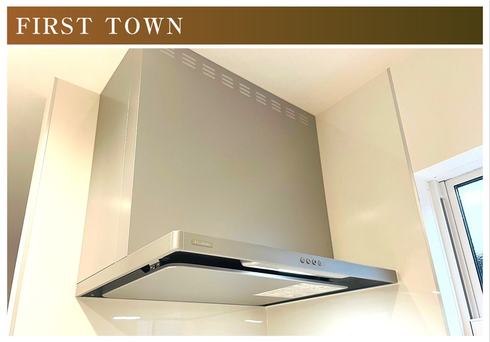 ファーストタウン　丹羽郡扶桑町高雄下山第2　全1区画分譲のキッチン|レンジフード（換気扇）は昔の換気扇と違い掃除がしやすいタイプです。
