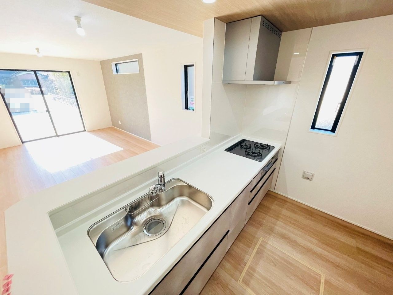岡崎市赤渋町3期　新築分譲住宅　全3棟　1号棟のキッチン|浄水器一体型水栓です。