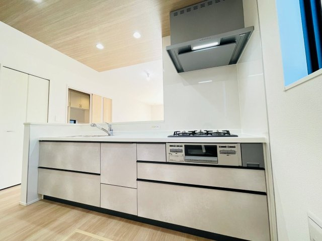 岡崎市赤渋町3期　新築分譲住宅　全3棟　1号棟のキッチン|使い勝手の良いシステムキッチン。