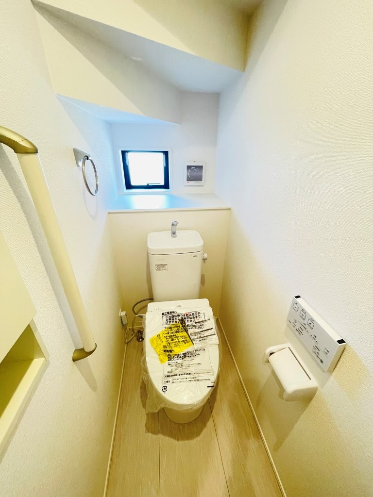 岡崎市赤渋町3期　新築分譲住宅　全3棟　1号棟のトイレ|1階、2階とも温水洗浄機能付きトイレです。