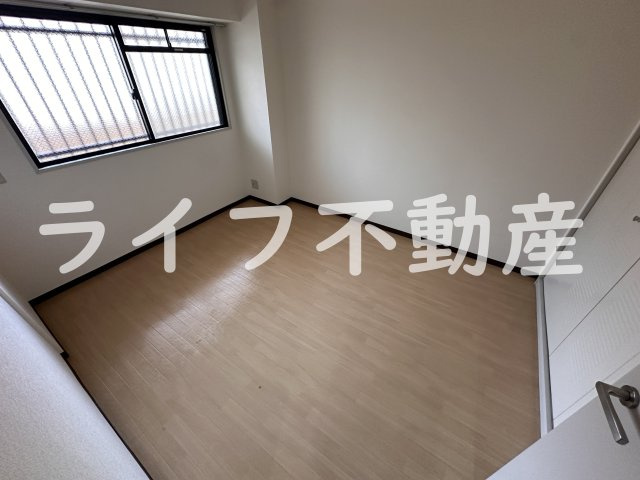 ローレルハイツ花園の内装|明るい色調の室内です