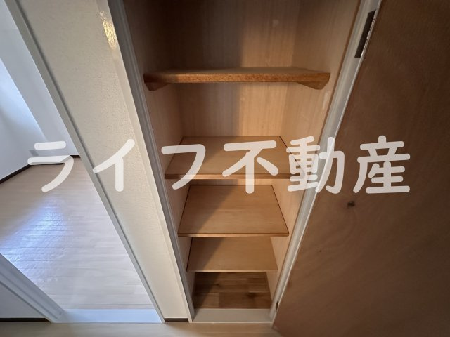 ローレルハイツ花園の収納|便利な収納スペースです