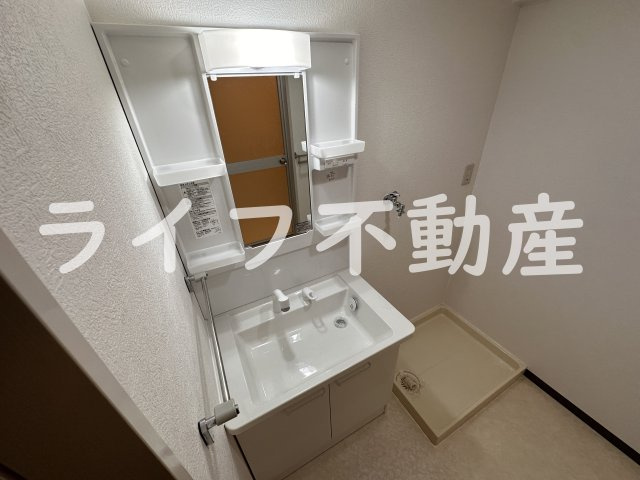 ローレルハイツ花園の独立洗面台|独立洗面台あり、毎朝おしゃれに忙しい女性の方におすすめです