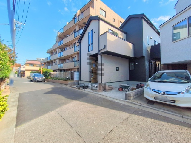 【前面道路含む現地写真】 | 西東京市保谷町５丁目　新築戸建て | 落ち着いた低層住宅街の一角、静かな暮らしを送れます
