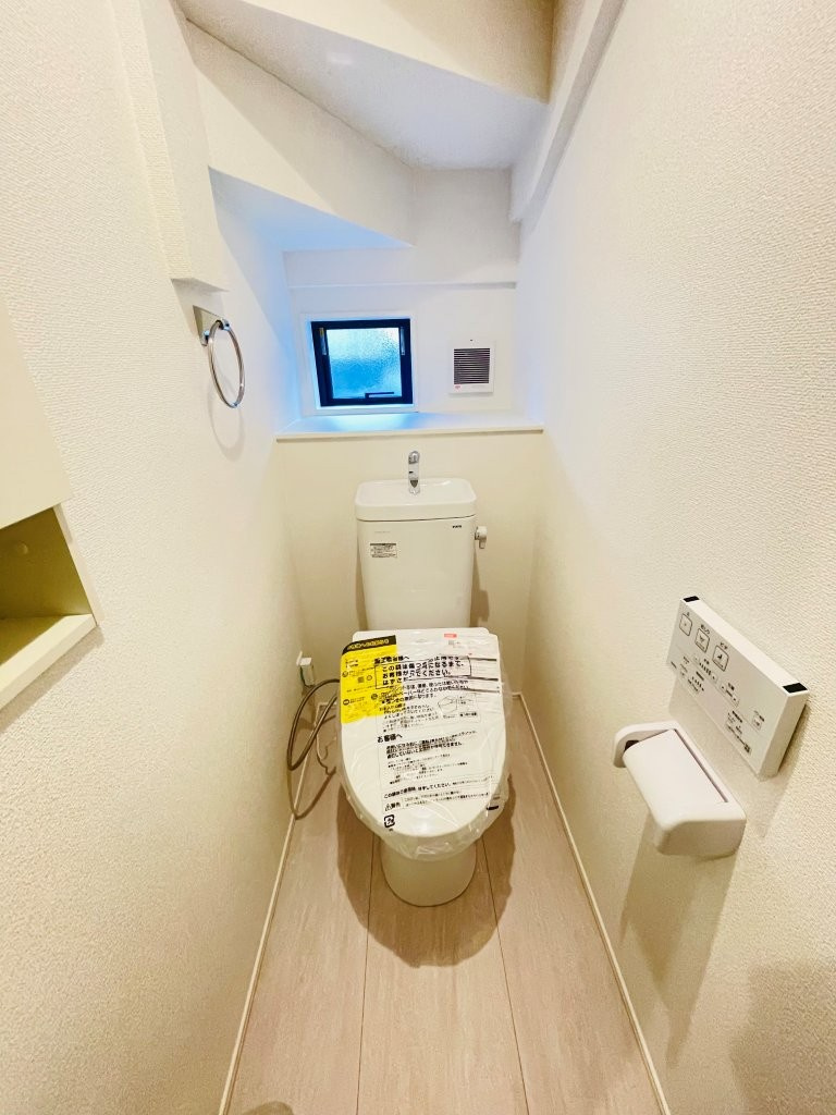 岡崎市赤渋町3期　新築分譲住宅　全3棟　2号棟のトイレ|1階、2階とも温水洗浄機能付きトイレです。