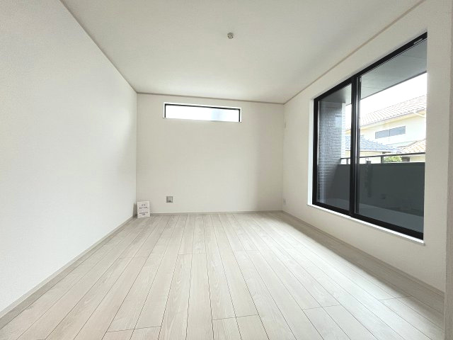 【寝室】 | 福岡市東区美和台5丁目第1　A号棟（全2棟）【仲介手数料無料・0円】 | 現地写真。2階主寝室です。