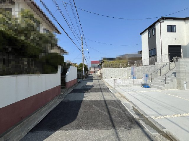 【その他】 | 福岡市東区美和台5丁目第1　A号棟（全2棟）【仲介手数料無料・0円】 | 現地写真。前面道路です。