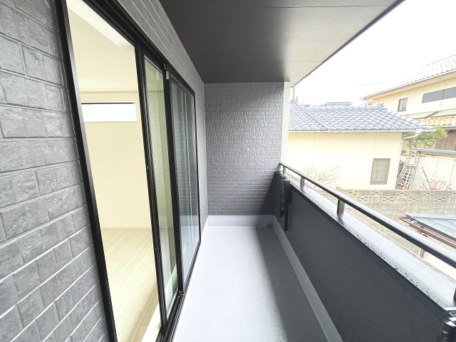 【バルコニー】 | 福岡市東区美和台5丁目第1　A号棟（全2棟）【仲介手数料無料・0円】 | 現地写真。インナーバルコニーです。