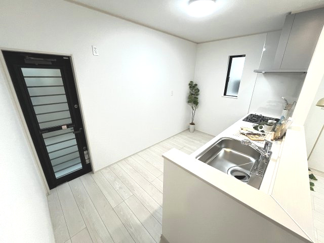 【キッチン】 | 福岡市東区美和台5丁目第1　A号棟（全2棟）【仲介手数料無料・0円】 | 現地写真。