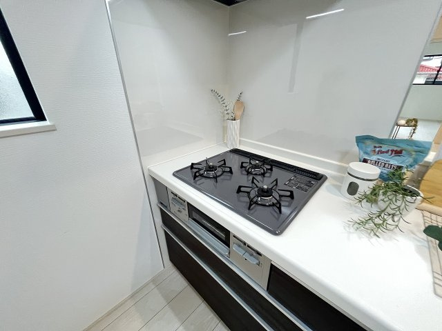 【キッチン】 | 福岡市東区美和台5丁目第1　A号棟（全2棟）【仲介手数料無料・0円】 | 現地写真。