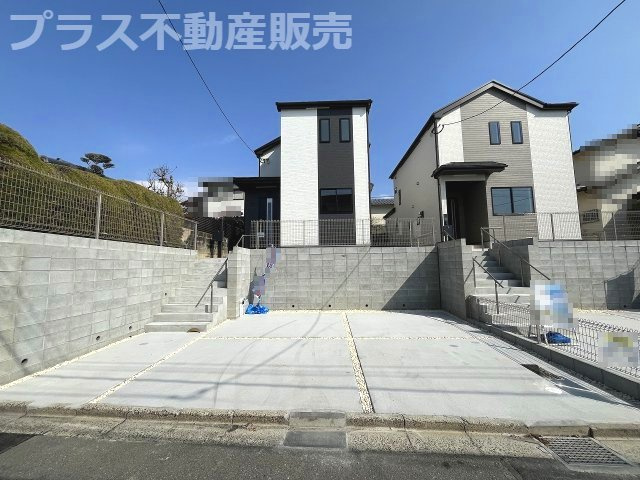 【外観】 | 福岡市東区美和台5丁目第1　A号棟（全2棟）【仲介手数料無料・0円】 | 現地写真。プラス不動産販売なら、現場の全ての棟をまとめてご見学頂けます。